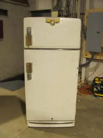 Vintage 1950s General Electric GE refrigerator Model LH110