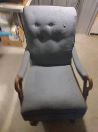 VINTAGE SWAN LOCKING ROCKER RECLINER