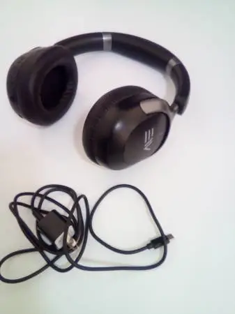 Ew Bluetooth headphones (perfect condition)no emails  $25
