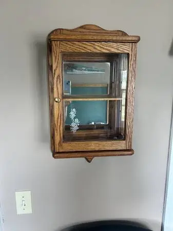 OAK WALL CABNET   REDUCE