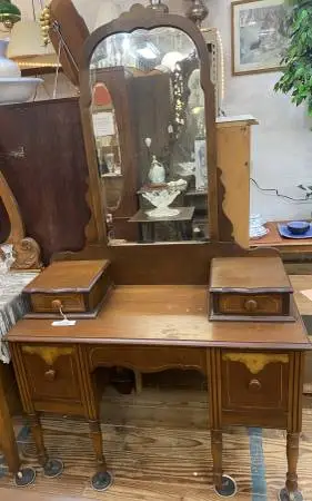 ANTIQUE VANITY