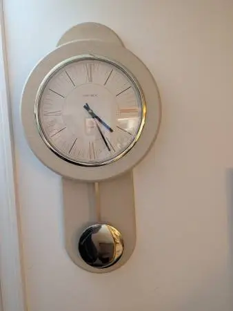 VINTAGE VERICHRON QUARTZ PENDULUM WALL CLOCK