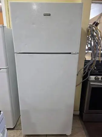 HOTPOINT  REFRIGERATOR