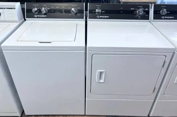 Speed Queen Commercial 26 Inch Washer and 27 Inch Dryer Set , Electric