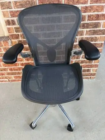 Herman Miller Aeron Remastered Size B Aluminum adjustable in New condition
