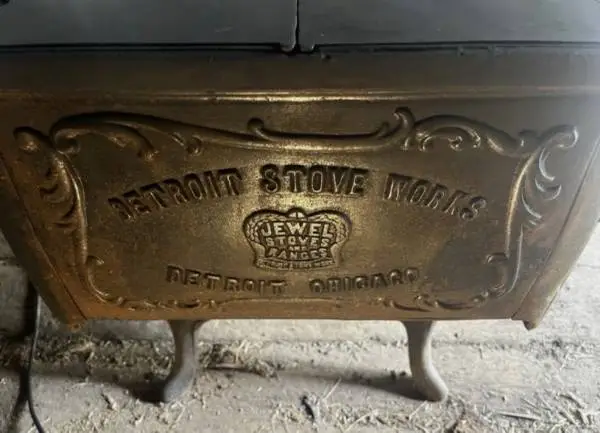 Antique Jewel Wood Cook Stove-Willow Model With Water Reservoir & Kicker Door