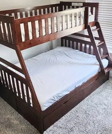 •••••Twin / Full Bunk Bed w/Mattresses •••••
