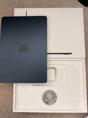 Macbook Air 13.6” M2