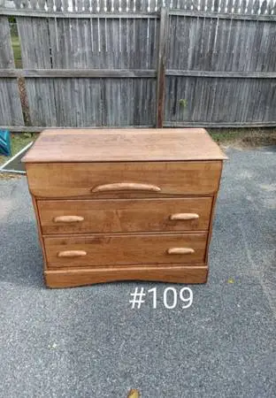 Dresser solid maple #109 3 dwr