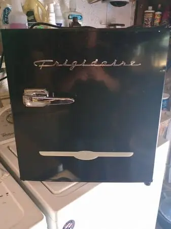 Frigidaire mini fridge/retro