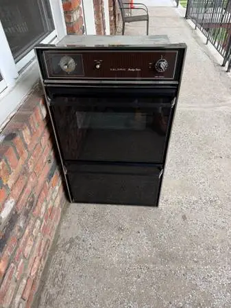 Wall oven