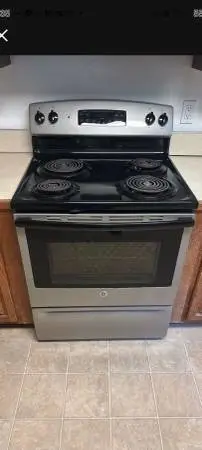 Free Delivery--GE Electric Range – Excellent Working Condition –