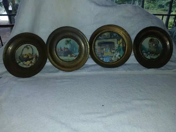 4 ROUND METAL PICTURES,,6 IN ROUND $10,00