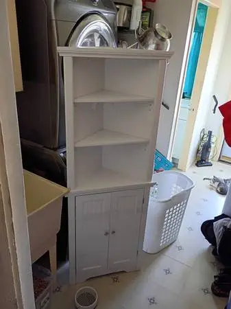 Corner cabinet
