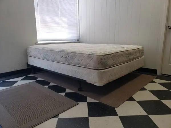 Queen size set - can DELIVER almost anywhere for $20 extra