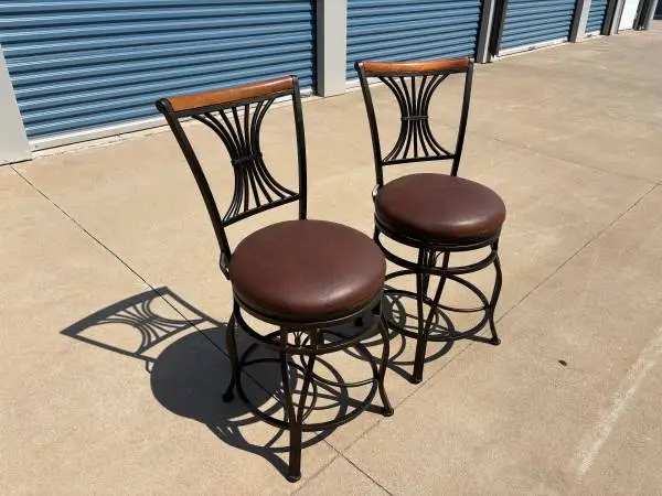 2 Beautiful Matching Sturdy Metal Framed Counter Height Stools