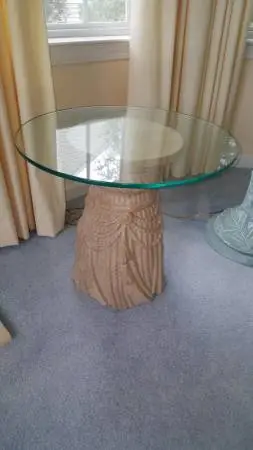 ROUND GLASS TABLE