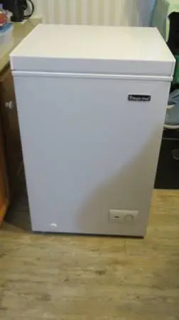 MAGIC CHEF chest freezer 3.5 Cu. Ft. *Very Low Price Very New