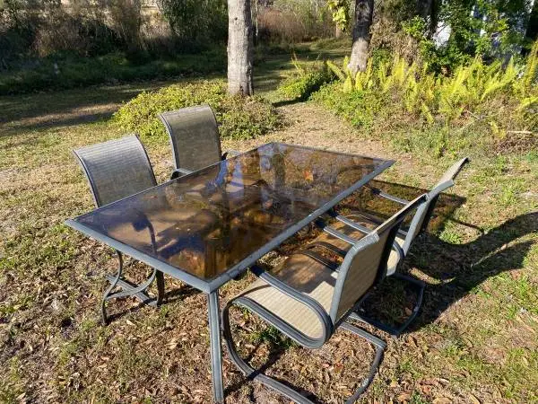 Outdoor dining set-very comfortable!