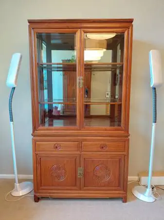 Elegant Chinese display cabinet / sideboard