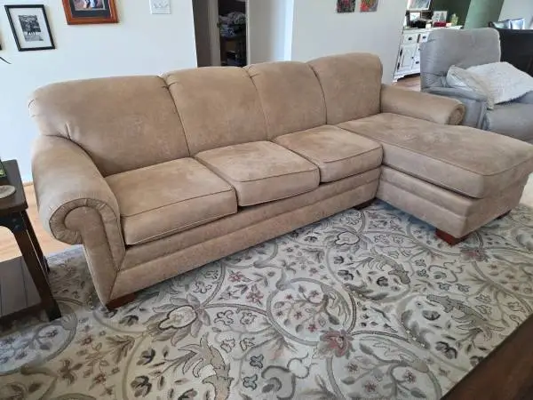 Craftmaster Furniture Sectional Couch with Chaise Lounge