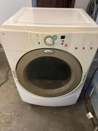 Washer and Dryer with Pedestals