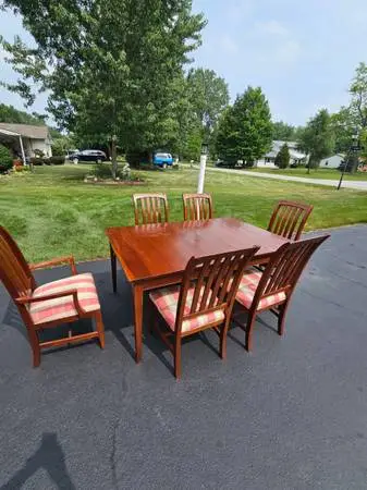 Dining room table and chairs (ethan allen)