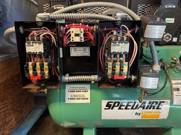 Speedaire Duplex Industrial Air Compressor – 30 Gallon – 2 HP Total – 208/