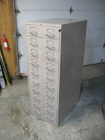 Cole brand locking metal index card file cabinet w/key
