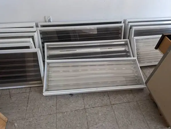 Light fixture - High Bay Fixture - has six lights