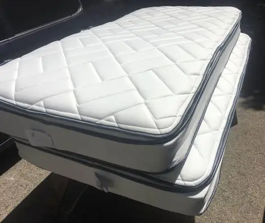 ****(2) Twin Hybrid Mattress ****