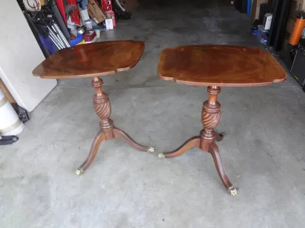 HENREDON  Pedestal Wooden Side Stands Tables Vintage (Two)