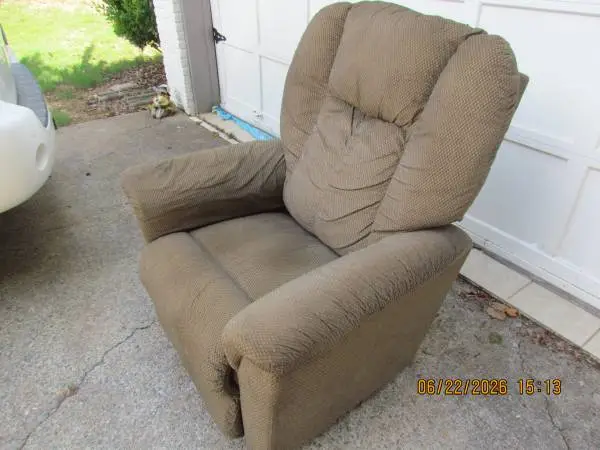 LA-Z-BOY RECLINER & ROCKING CHAIR