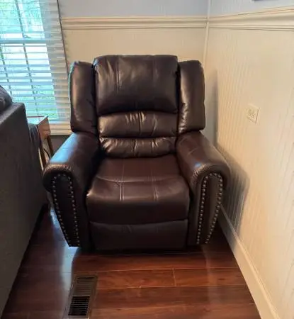 Leather Manuel recliner