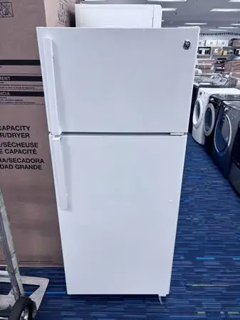 Preowned GE Top freezer Refridgerator
