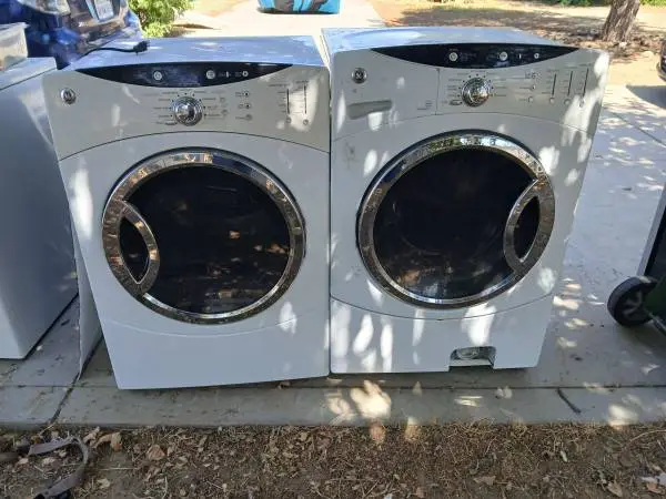 Stackable GE washer & gas dryer