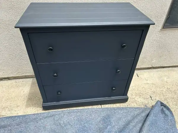 EXCELLENT BIG DRAWER WOODEN DRESSER CAN DELIVER LOCAL IF NEEDED