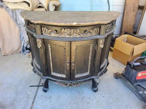 Entry hall cabinet
