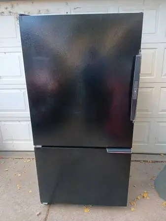 Amana 22cf Refrigerator - Black