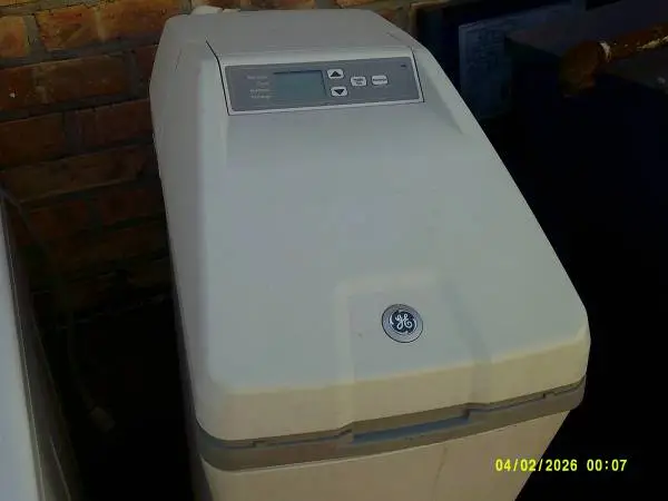 LIKE NEW WATER SOFTENER