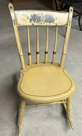 VINTAGE ROCKING CHAIR