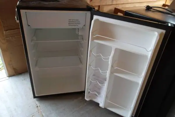 Whirlpool WH43S1E Mini Refrigerator 4.3 Cu Ft Freezer LED EXCELLENT !!