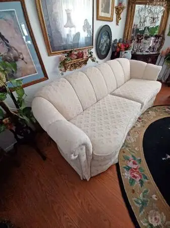 VINTAGE TRADITIONAL SOFA/LOVESEAT, NEUTRAL OFF-WHITE DAMASK FABRIC
