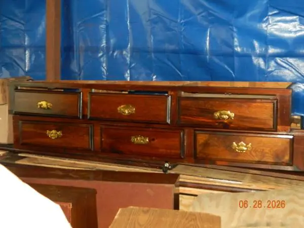 Old Queen Size Bed, No water Blatter