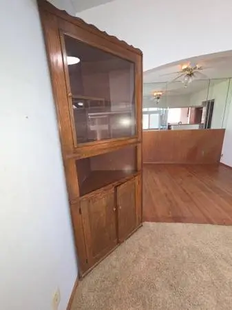 Corner cabinet