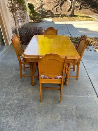 ANTIQUE Oak dining table and 4 chairs circa 1920