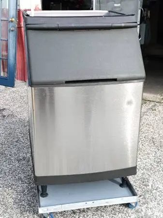 Nice! Manitowoc 430lb Ice Machine Maker Bin