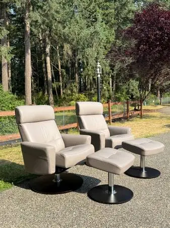 Nordic Home Neo Stressless Leather Recliner with Ottoman-pair