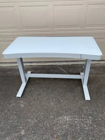 Adjustable height desk