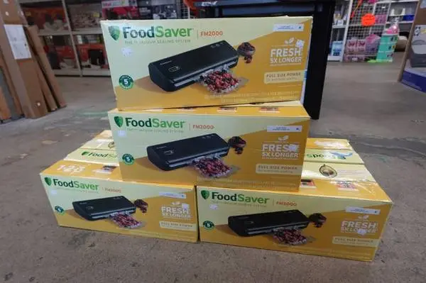 FoodSaver FM2000 Vacuum Sealer Starter System with Bags
